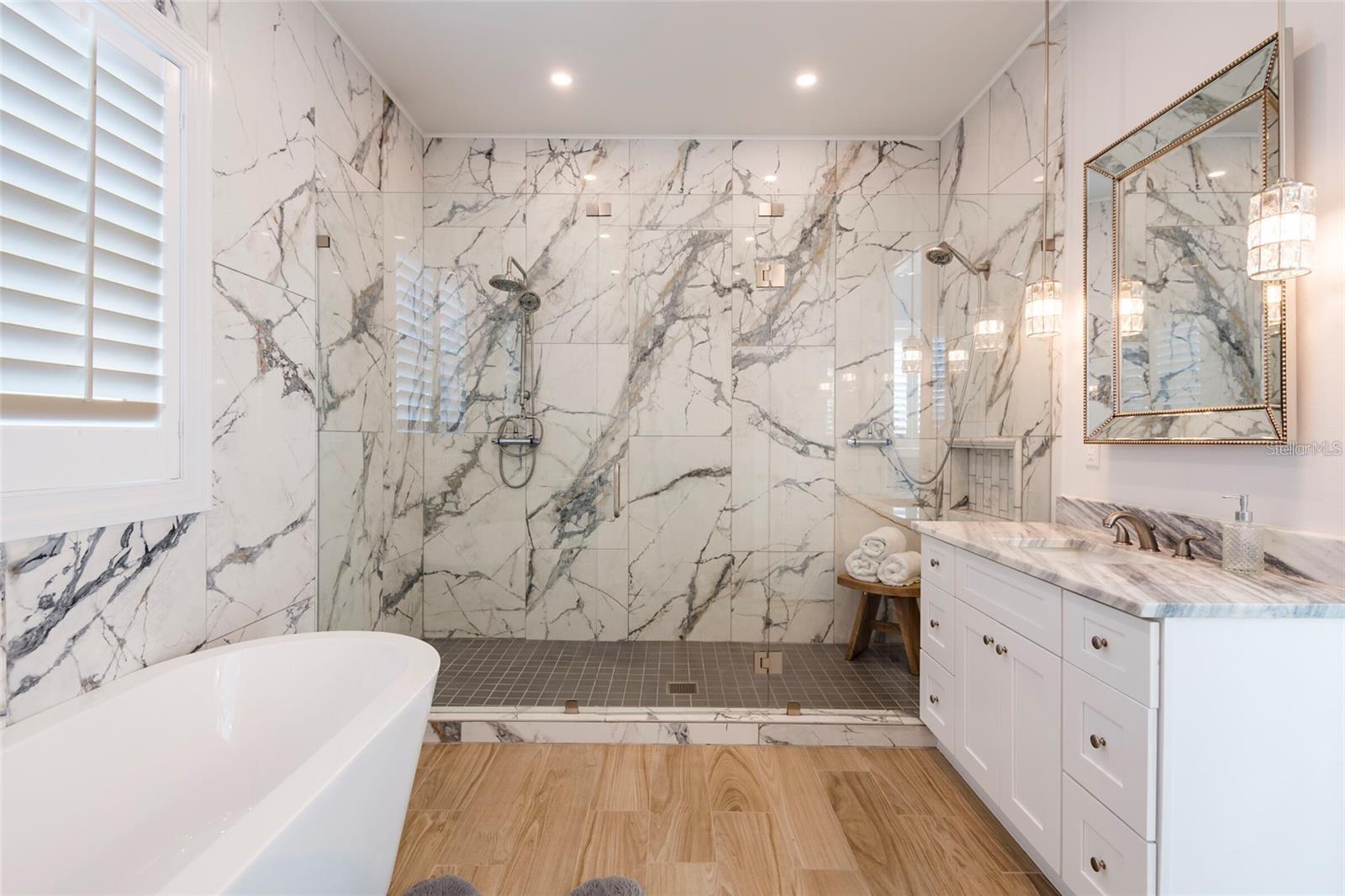 654 JUNGLE QUEEN WAY, LONGBOAT KEY, FL, 34228