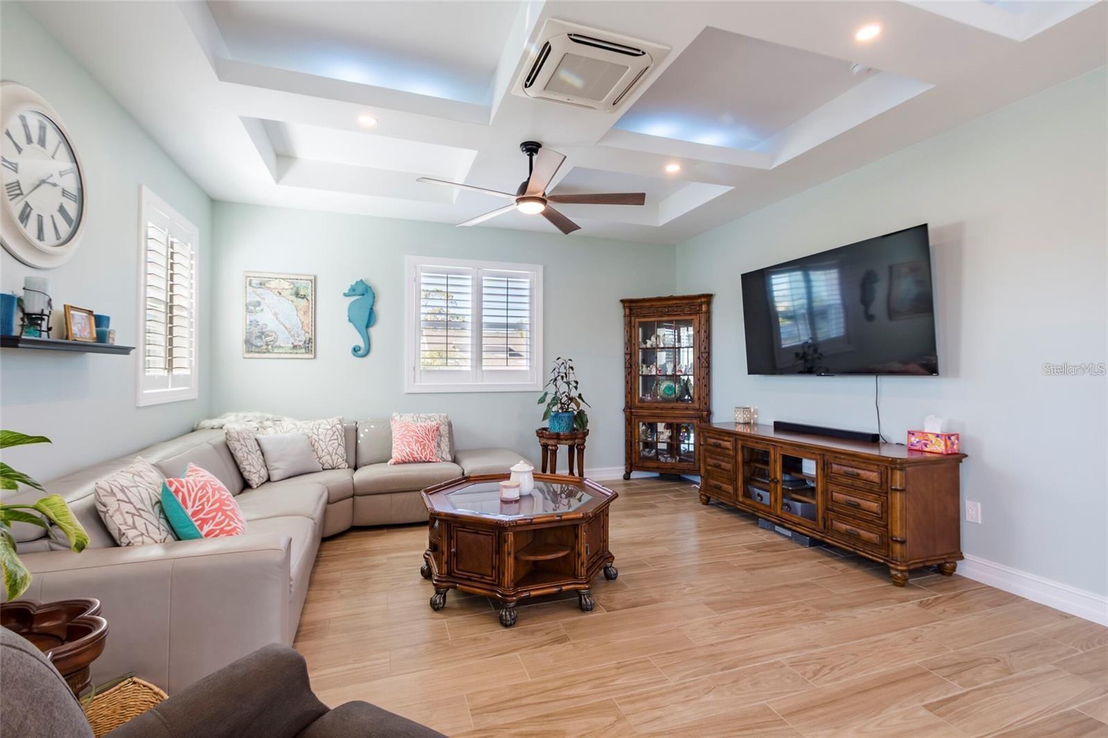 654 JUNGLE QUEEN WAY, LONGBOAT KEY, FL, 34228