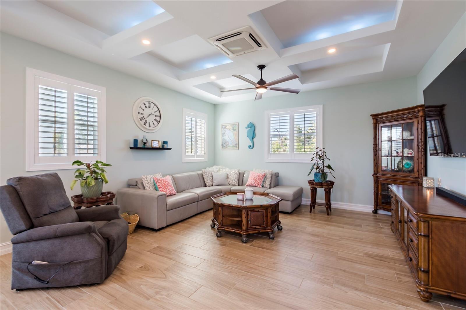 654 JUNGLE QUEEN WAY, LONGBOAT KEY, FL, 34228