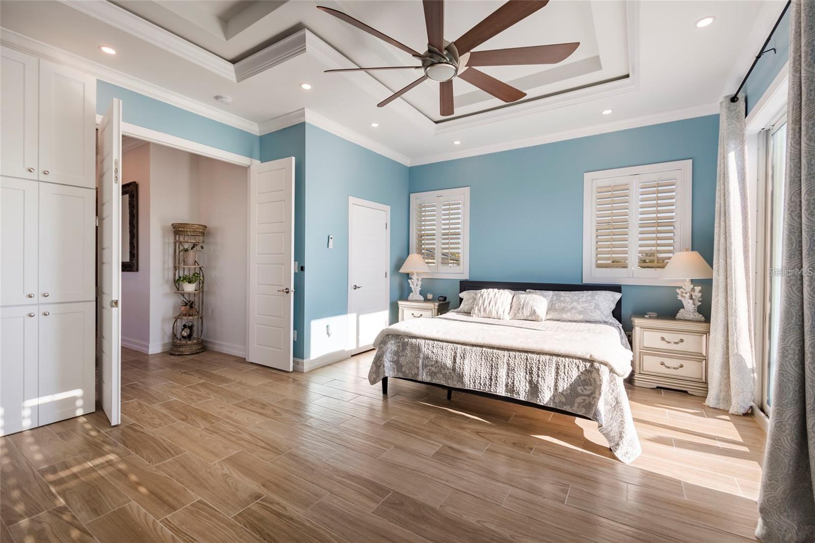 654 JUNGLE QUEEN WAY, LONGBOAT KEY, FL, 34228