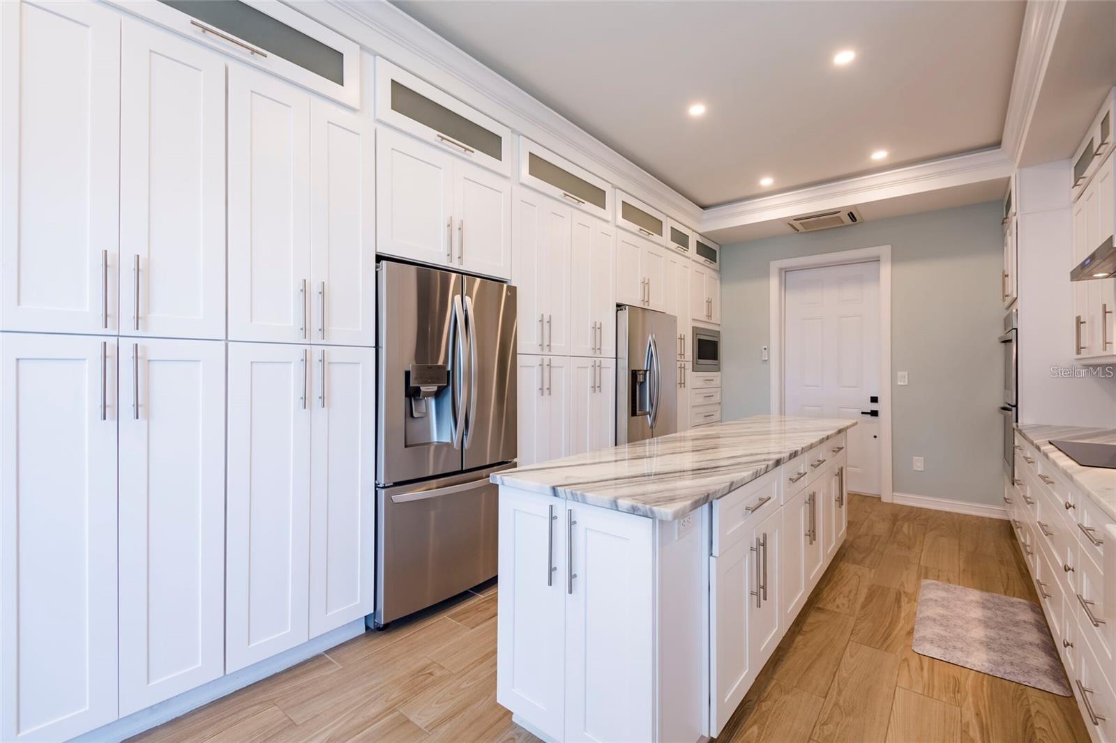 654 JUNGLE QUEEN WAY, LONGBOAT KEY, FL, 34228