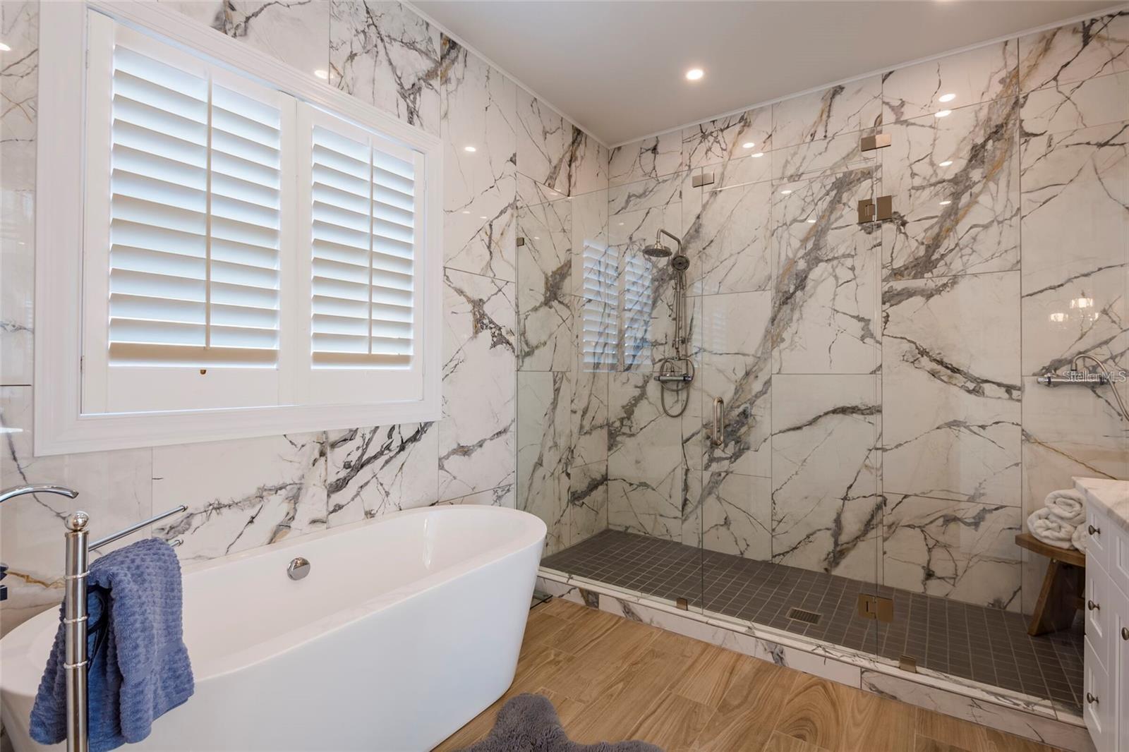 654 JUNGLE QUEEN WAY, LONGBOAT KEY, FL, 34228