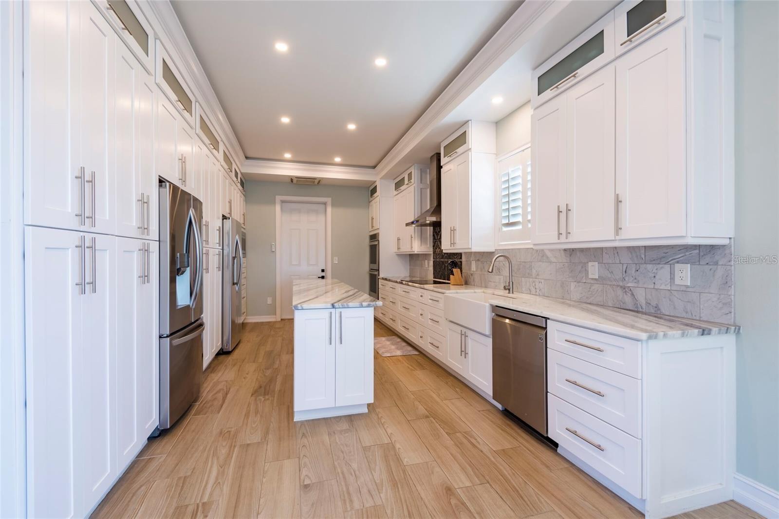 654 JUNGLE QUEEN WAY, LONGBOAT KEY, FL, 34228