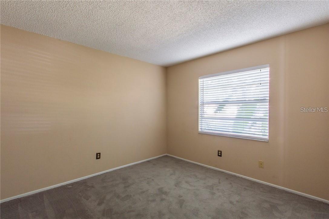 1021 BREEZE DR, LARGO, FL, 33770