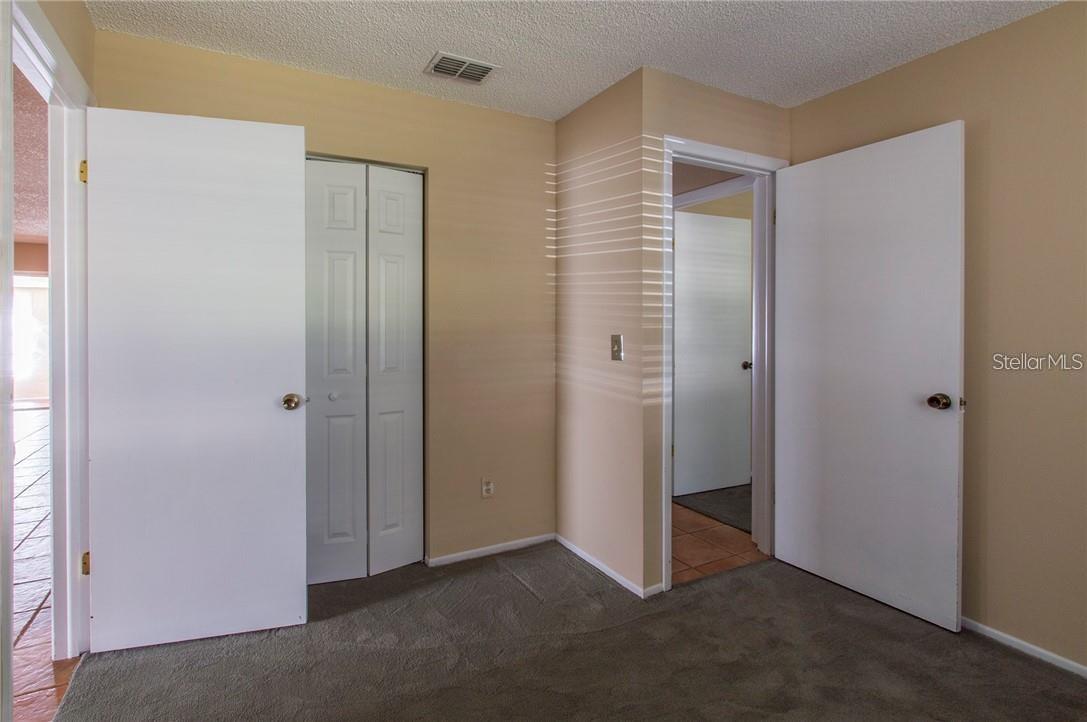 1021 BREEZE DR, LARGO, FL, 33770