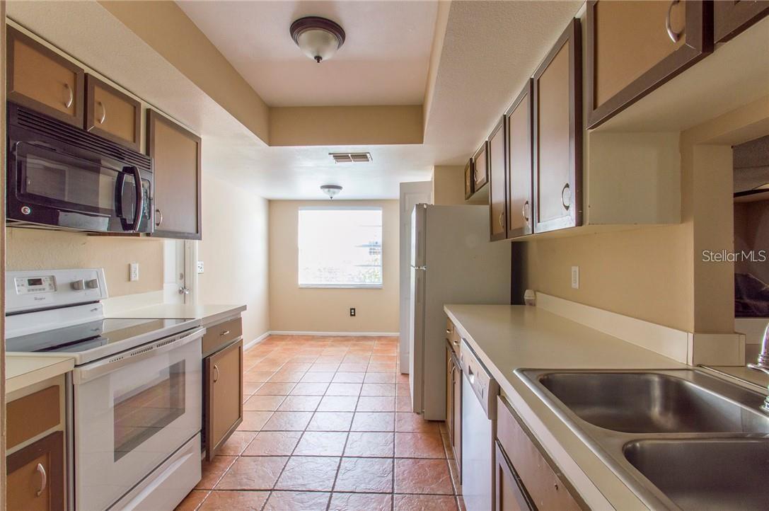 1021 BREEZE DR, LARGO, FL, 33770