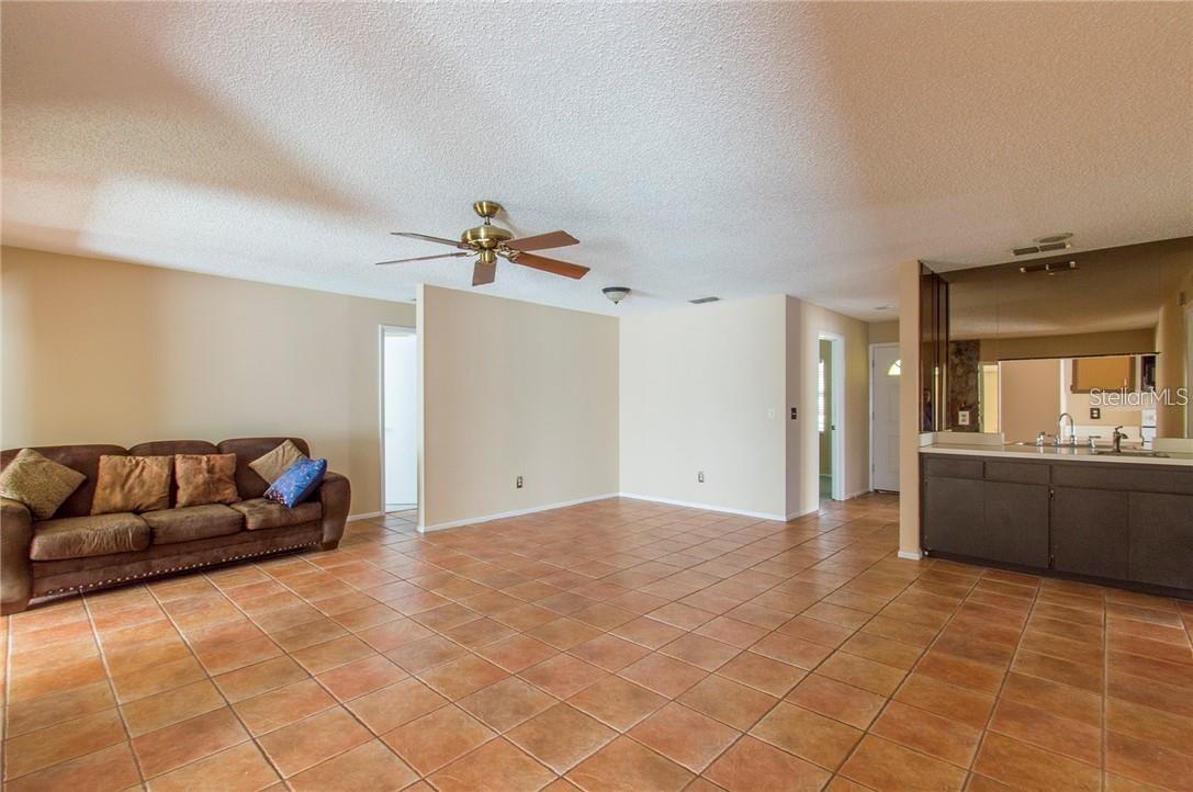 1021 BREEZE DR, LARGO, FL, 33770