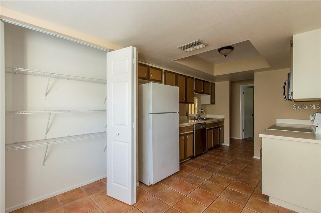 1021 BREEZE DR, LARGO, FL, 33770