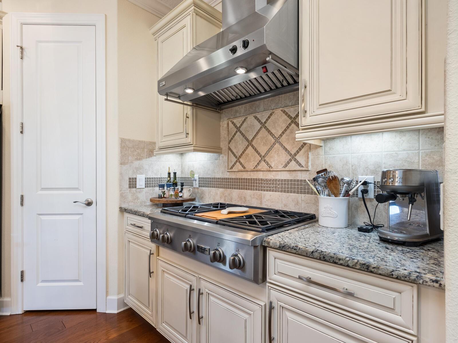 2525 VACCARO DR, SARASOTA, FL, 34231