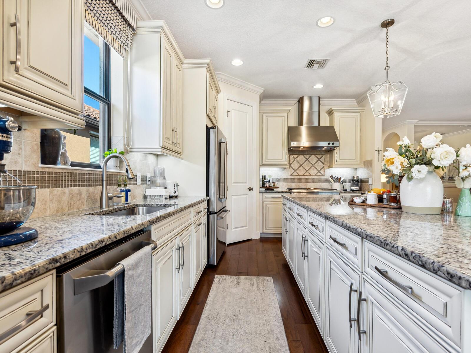 2525 VACCARO DR, SARASOTA, FL, 34231