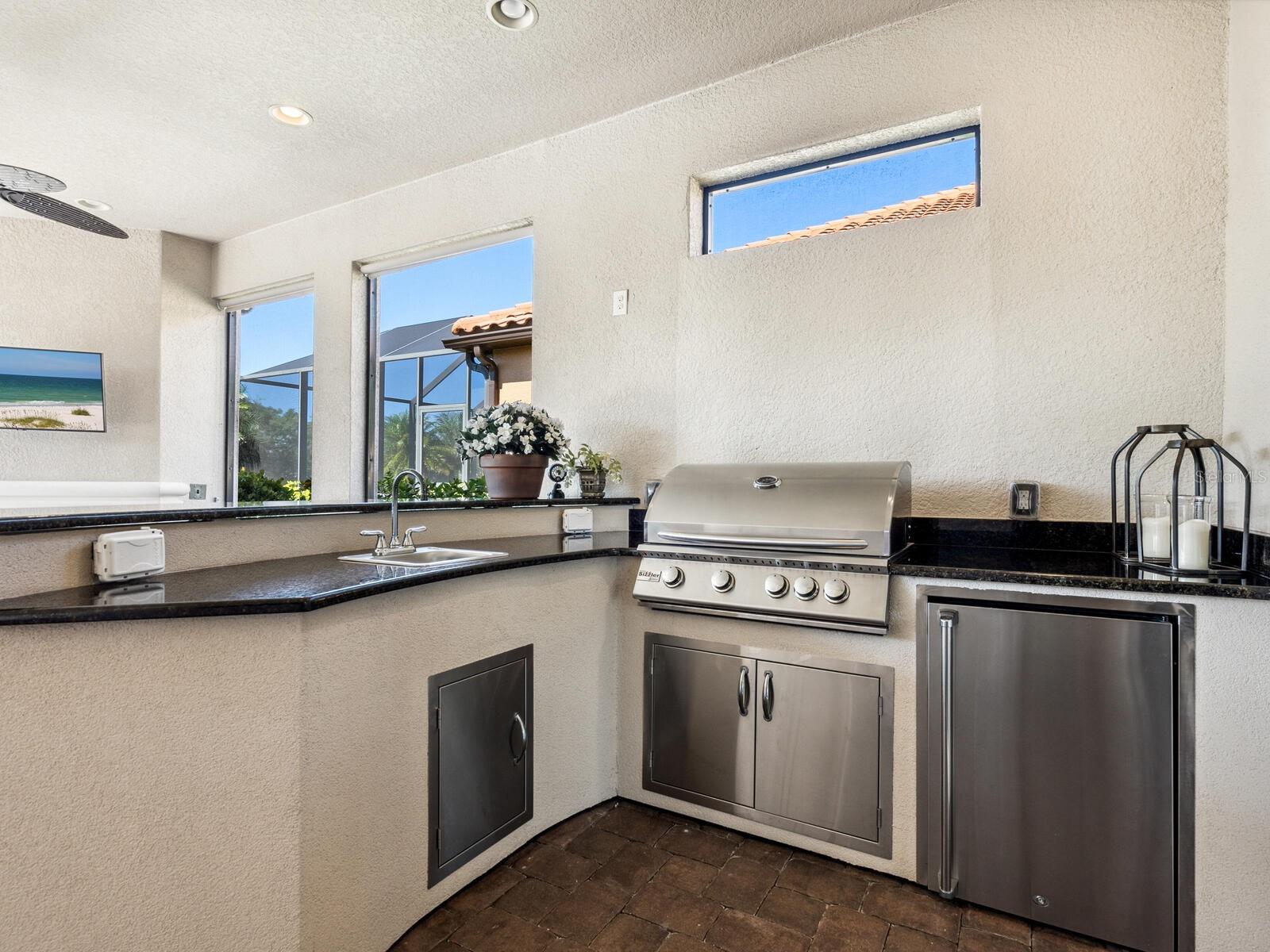 2525 VACCARO DR, SARASOTA, FL, 34231