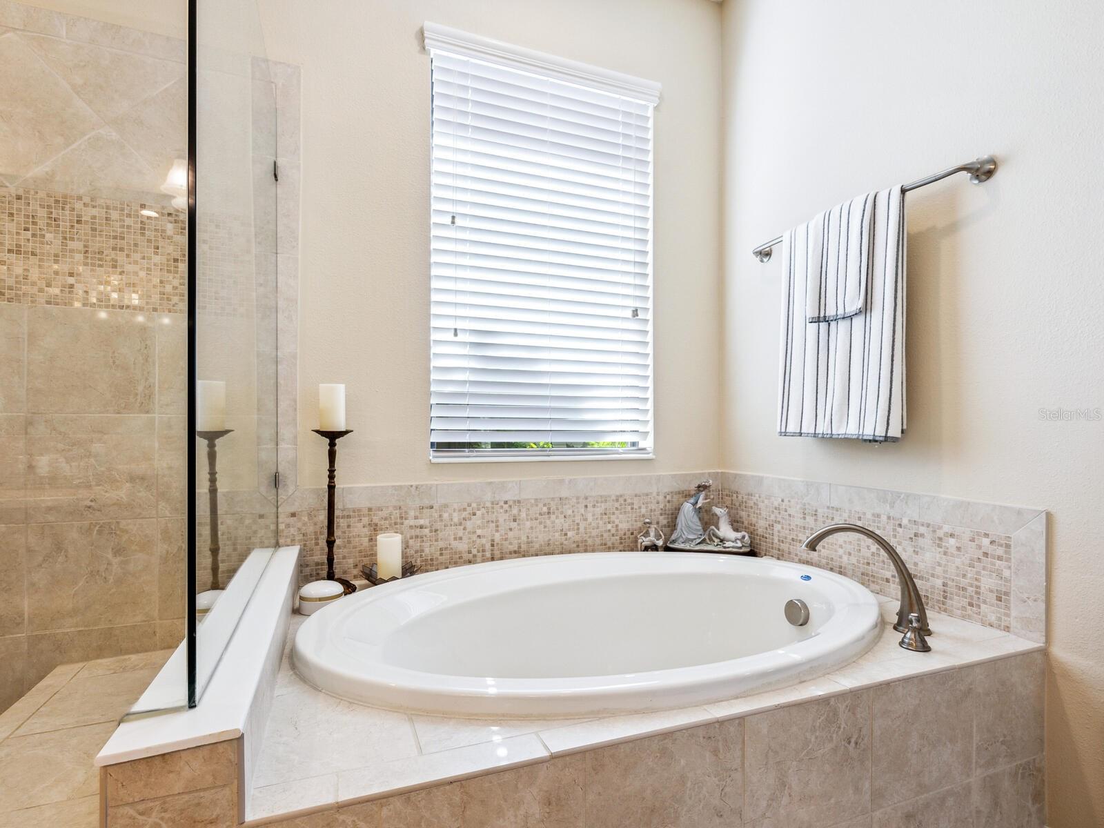 2525 VACCARO DR, SARASOTA, FL, 34231