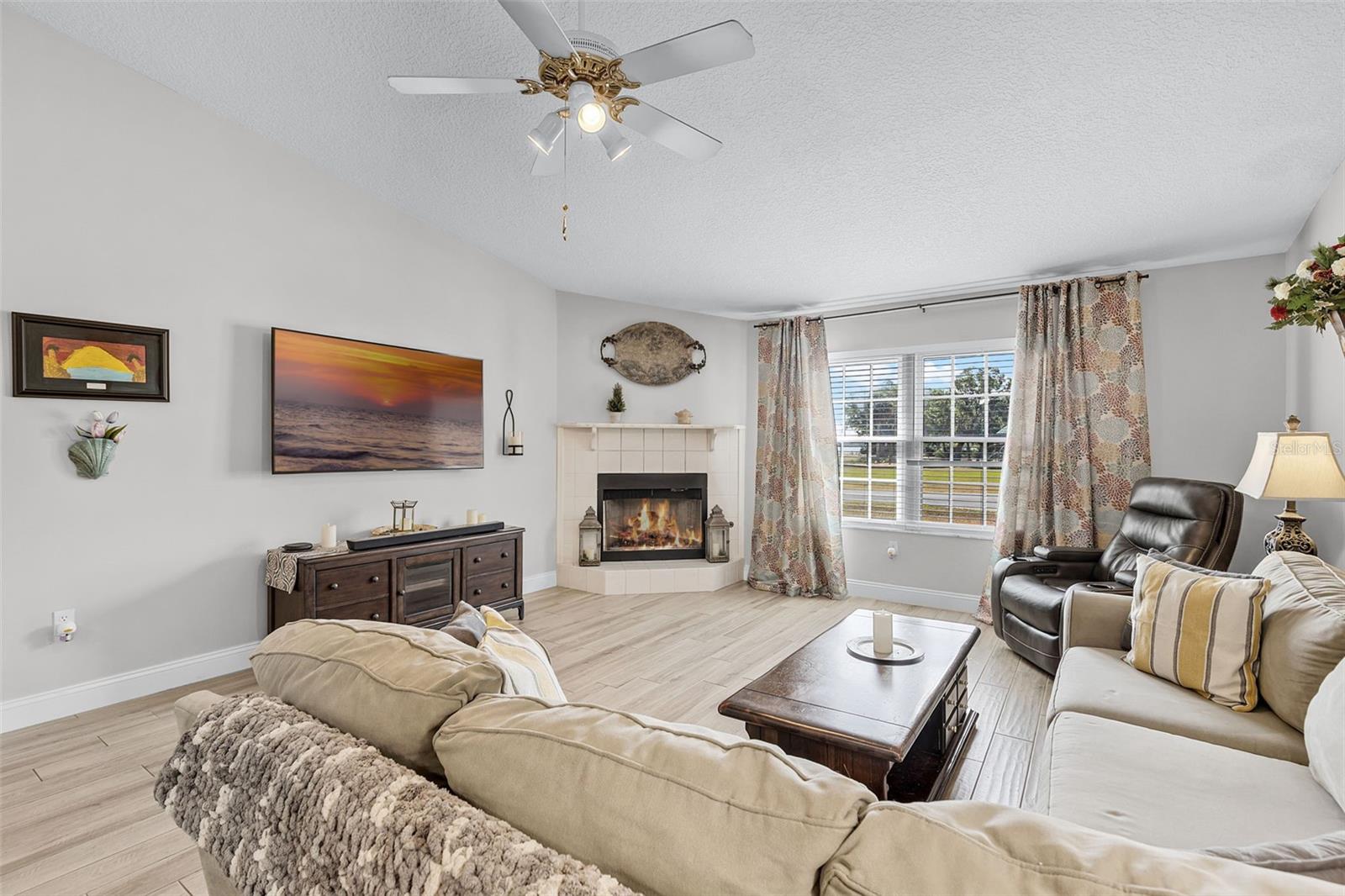 1350 MOSSWOOD DR, LEESBURG, FL, 34748