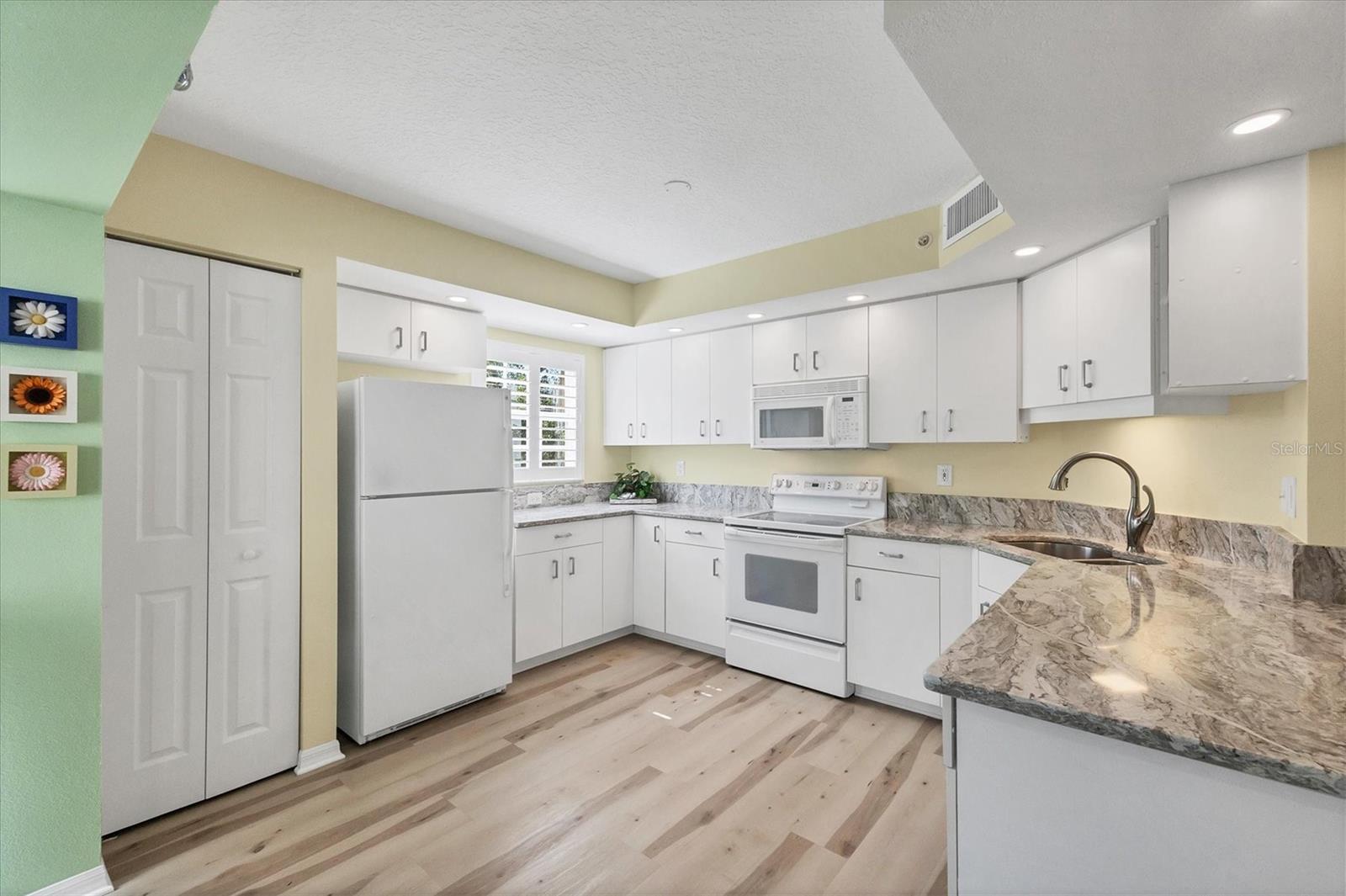 819 MONTROSE DR #102, VENICE, FL, 34293
