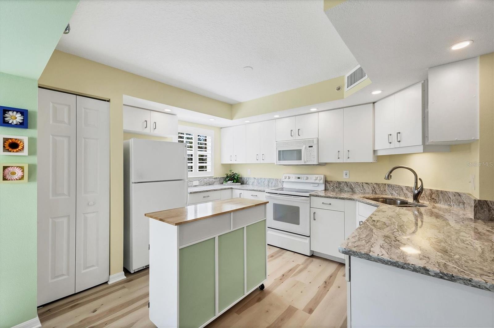 819 MONTROSE DR #102, VENICE, FL, 34293