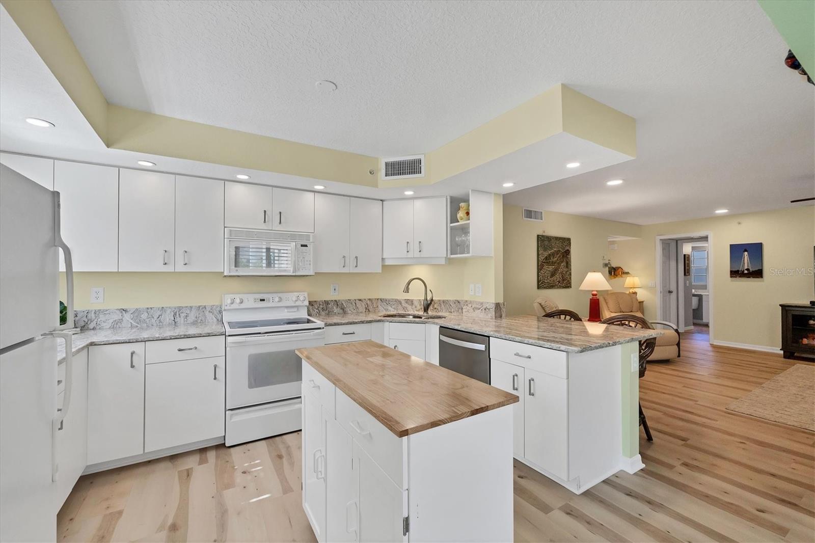 819 MONTROSE DR #102, VENICE, FL, 34293