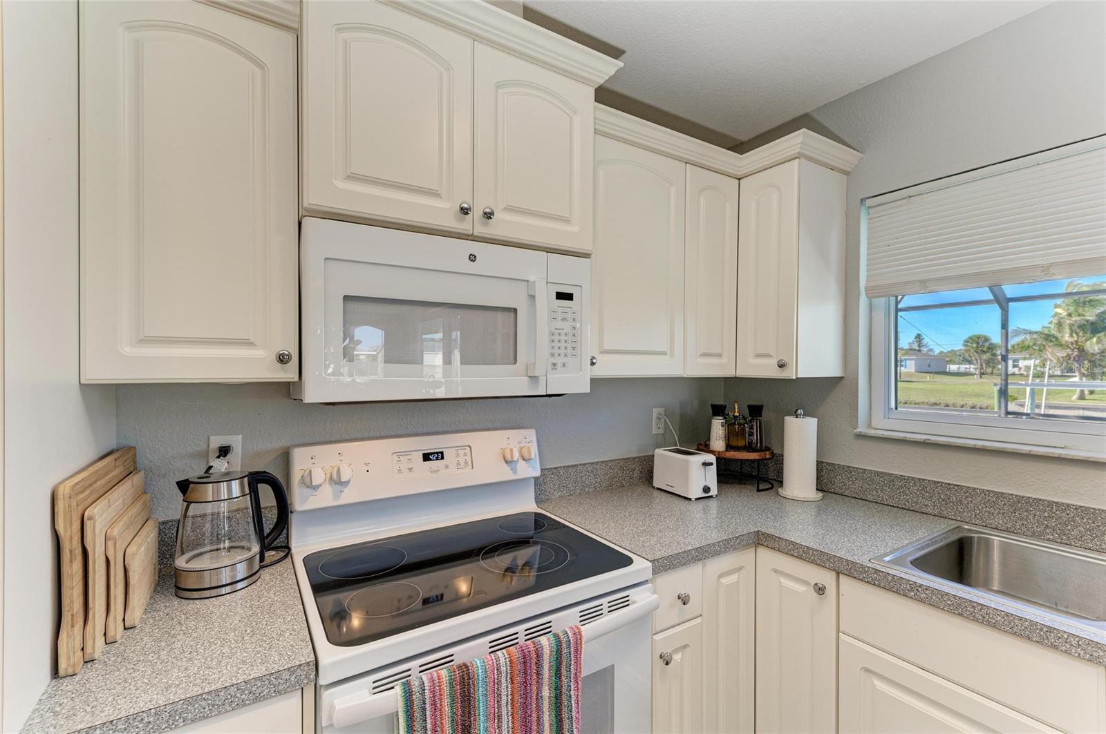 18082 EAU GALLIE CIR S, PORT CHARLOTTE, FL, 33948