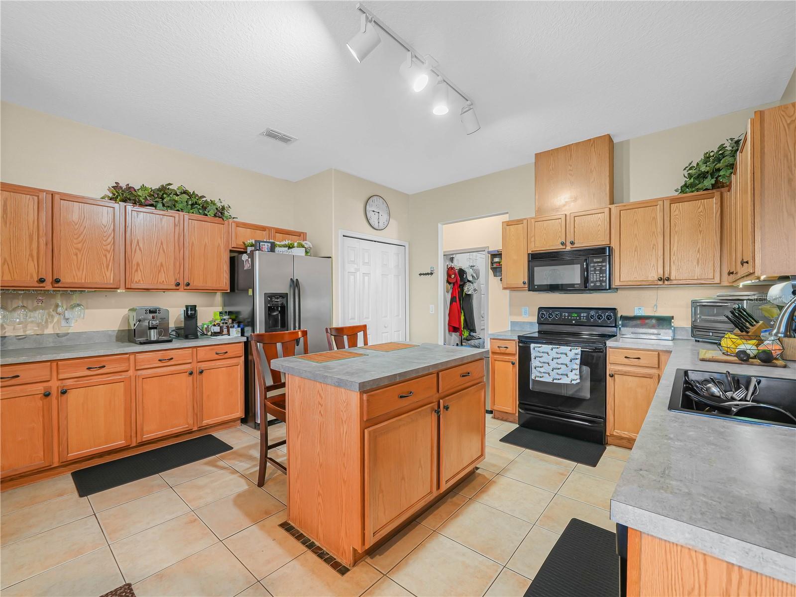 147 BROOKSHIRE DR, LAKE WALES, FL, 33898