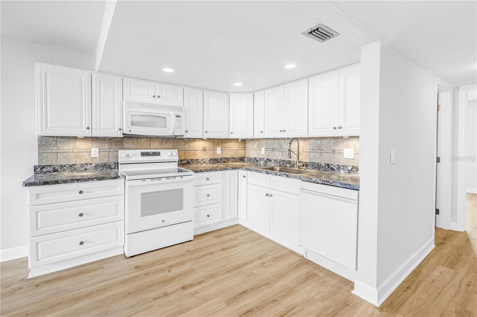 7625 SUN ISLAND DR S #106, SOUTH PASADENA, FL, 33707