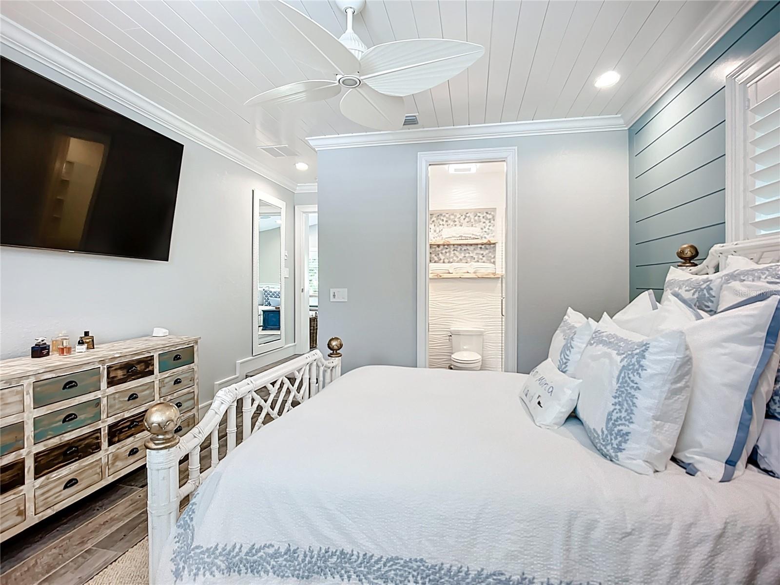 403 75TH ST, HOLMES BEACH, FL, 34217