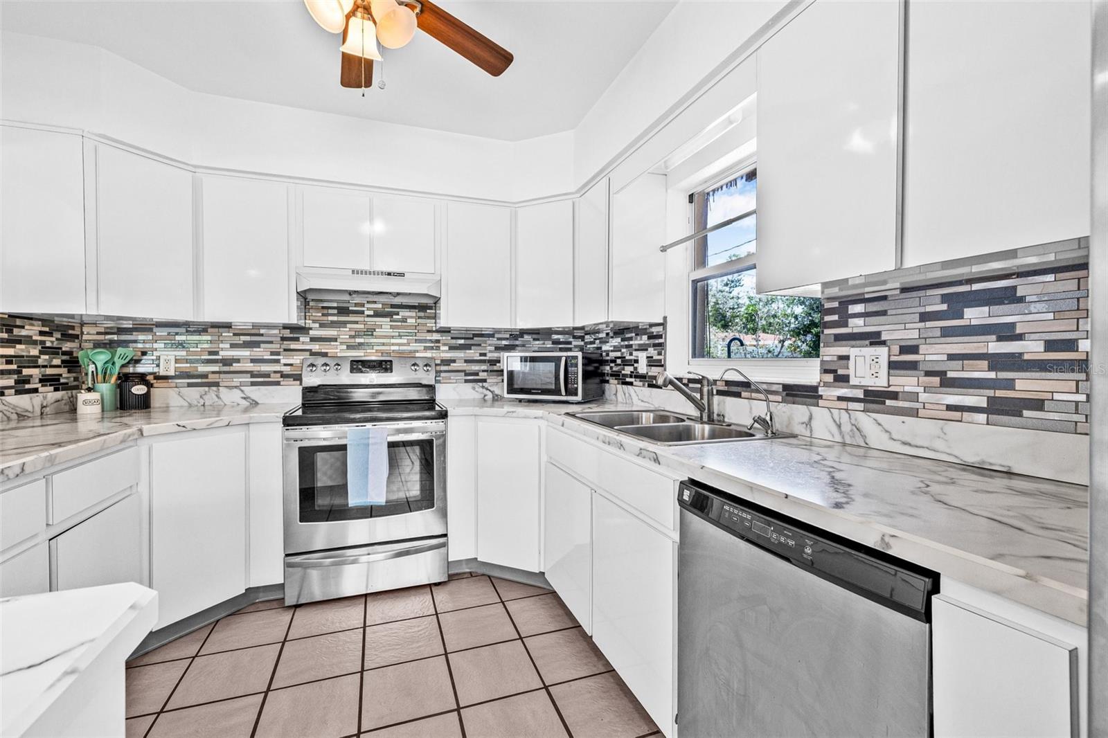 2861 PINELLAS POINT DR S, ST PETERSBURG, FL, 33712