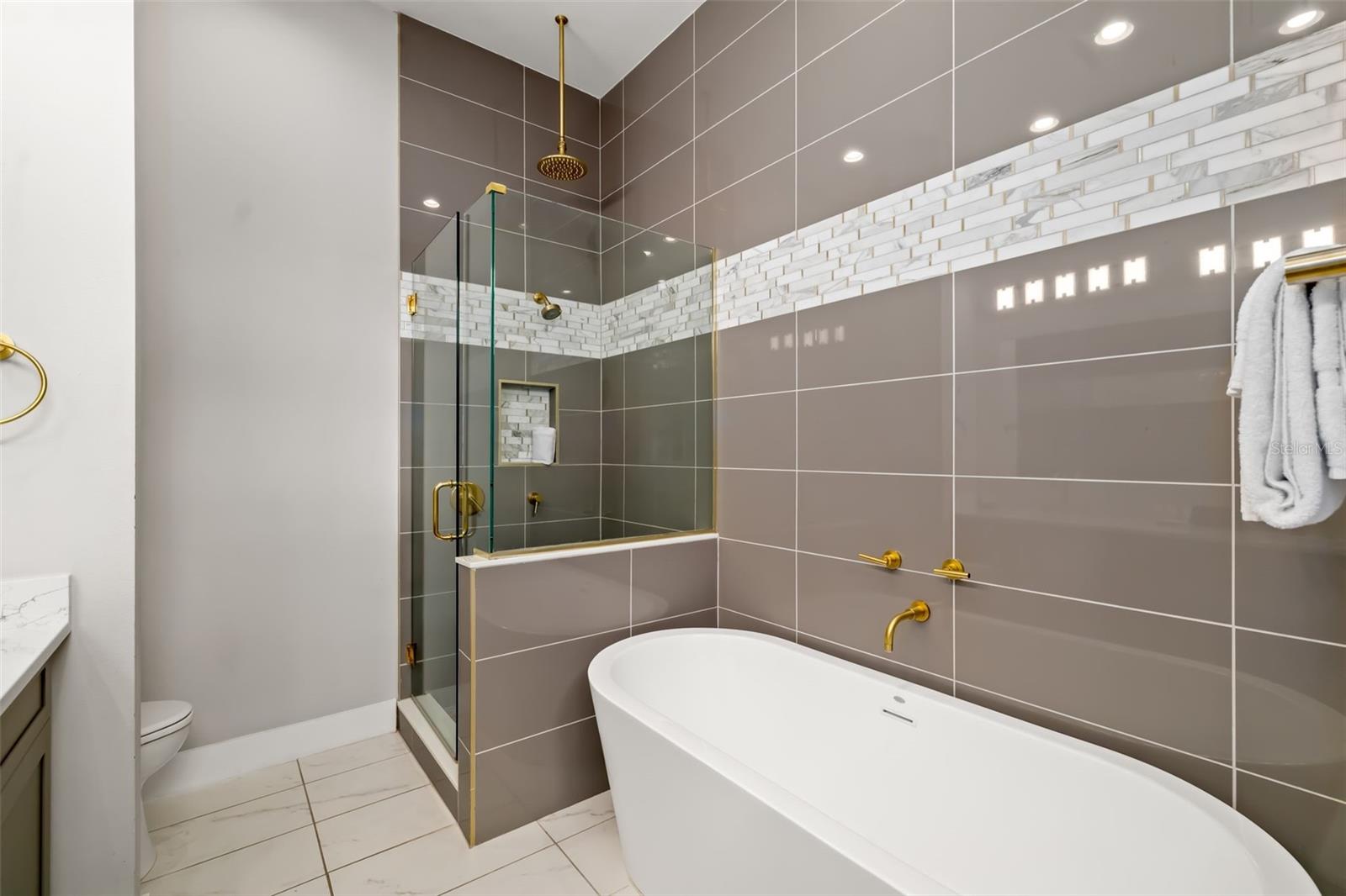 A4650778 Property Photo