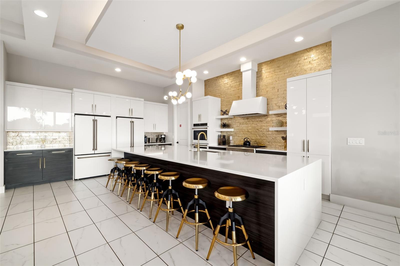 A4650778 Property Photo