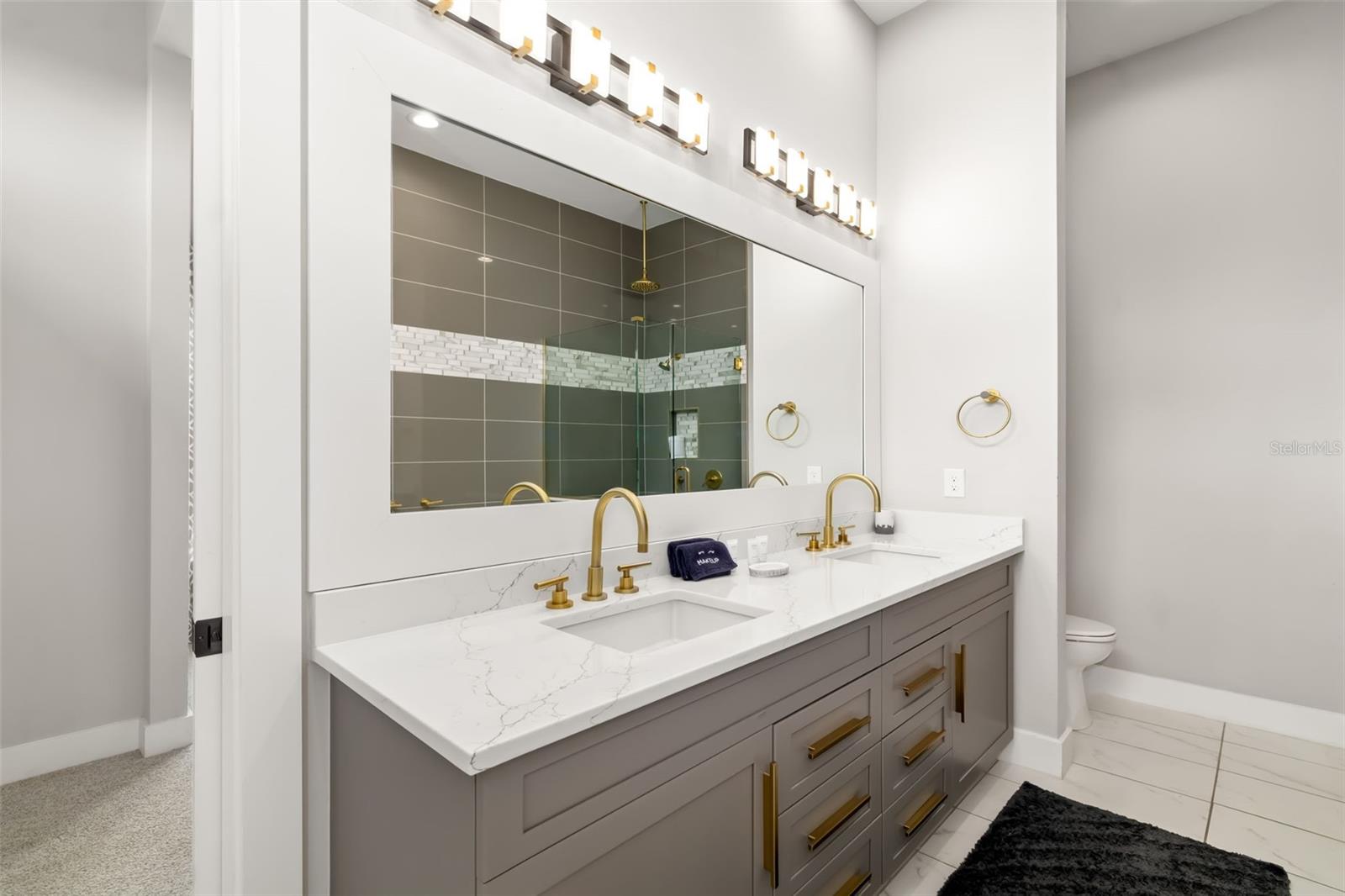 A4650778 Property Photo