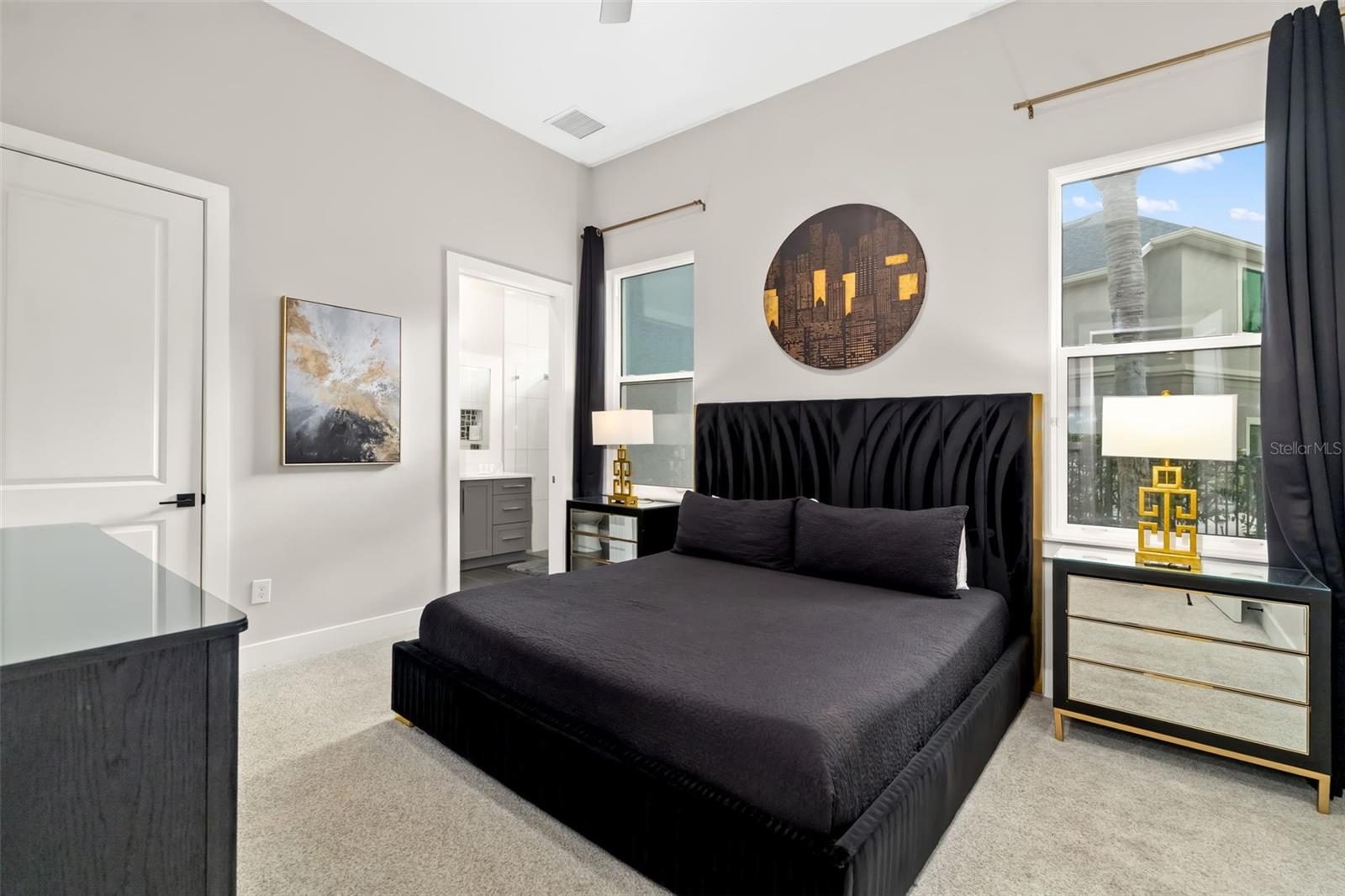 A4650778 Property Photo