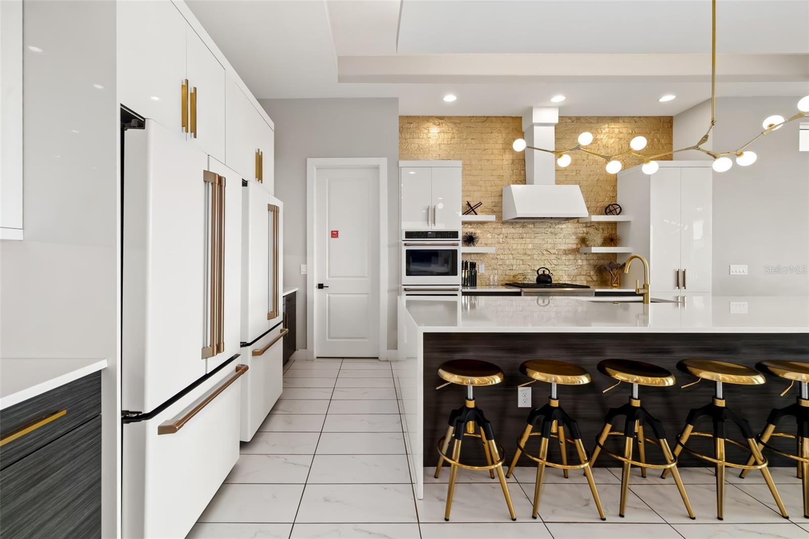 A4650778 Property Photo