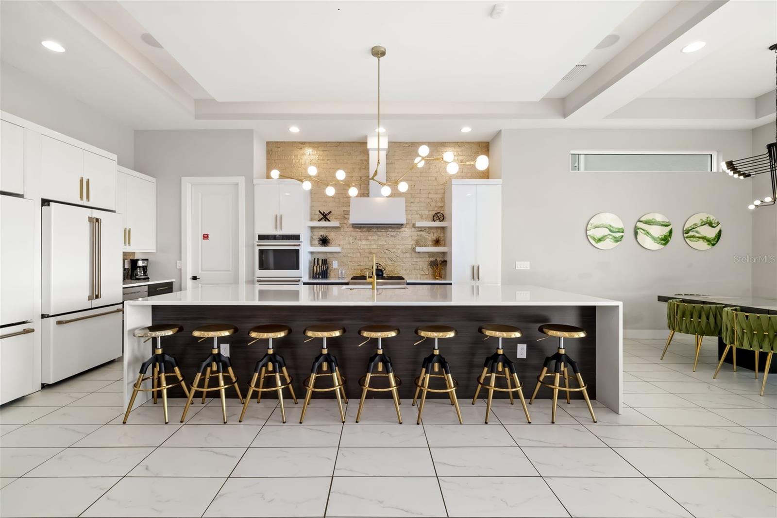 A4650778 Property Photo