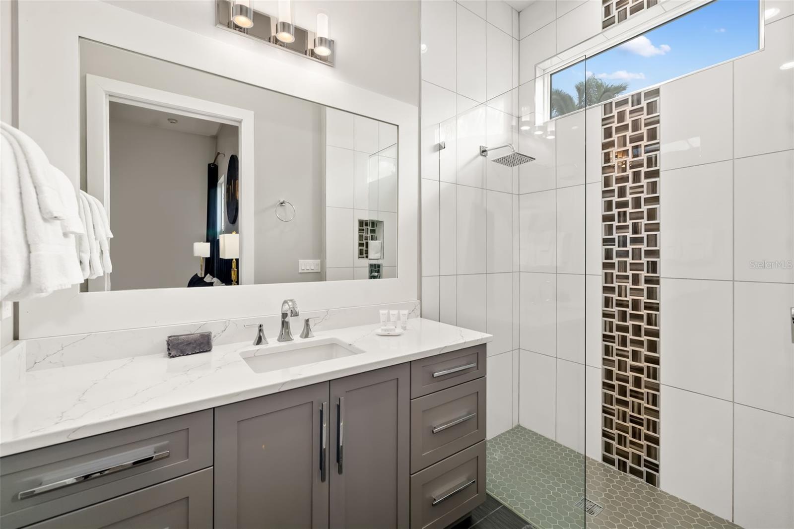 A4650778 Property Photo