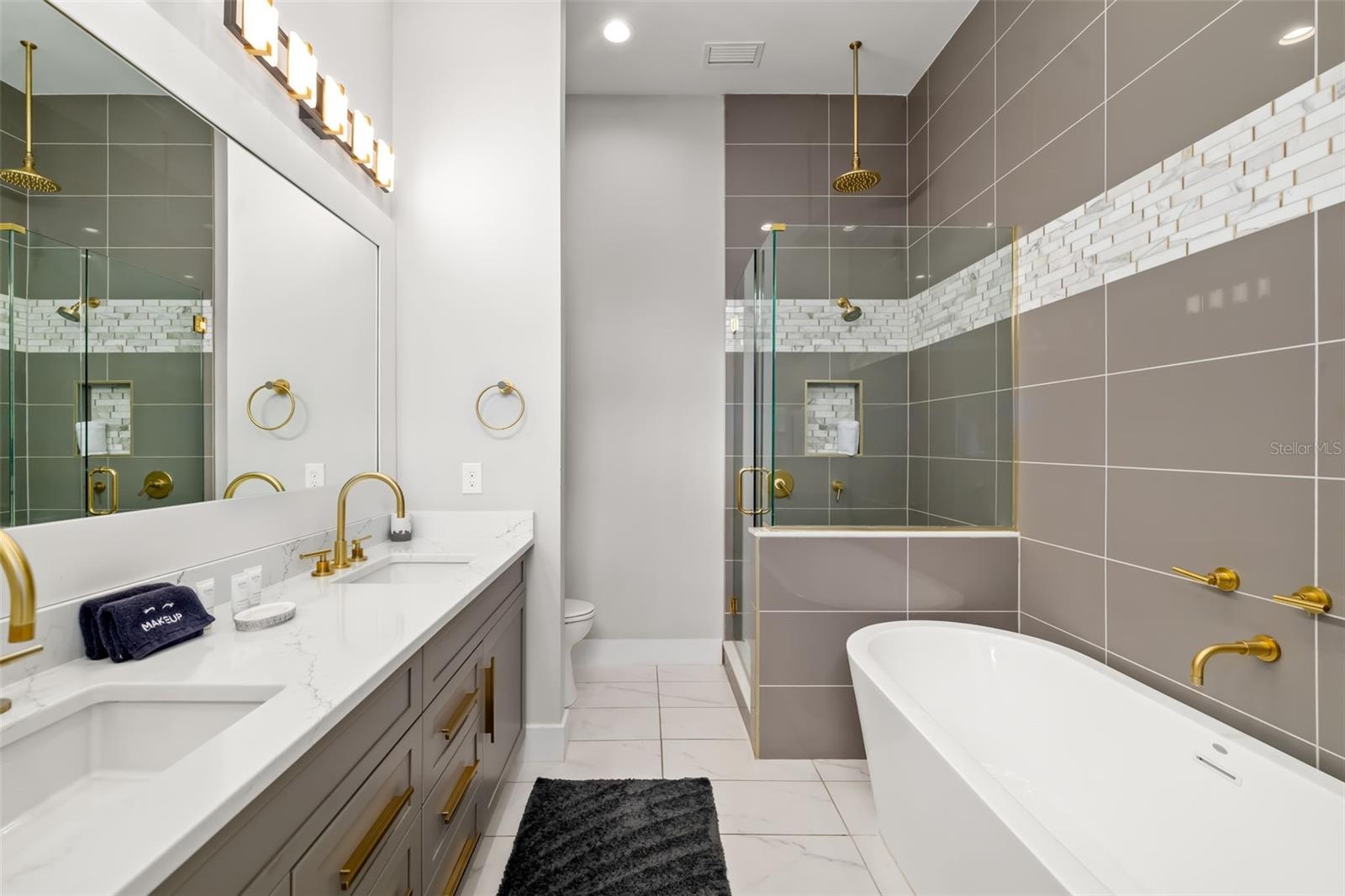 A4650778 Property Photo