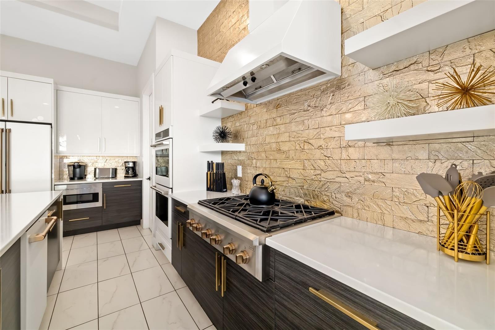 A4650778 Property Photo