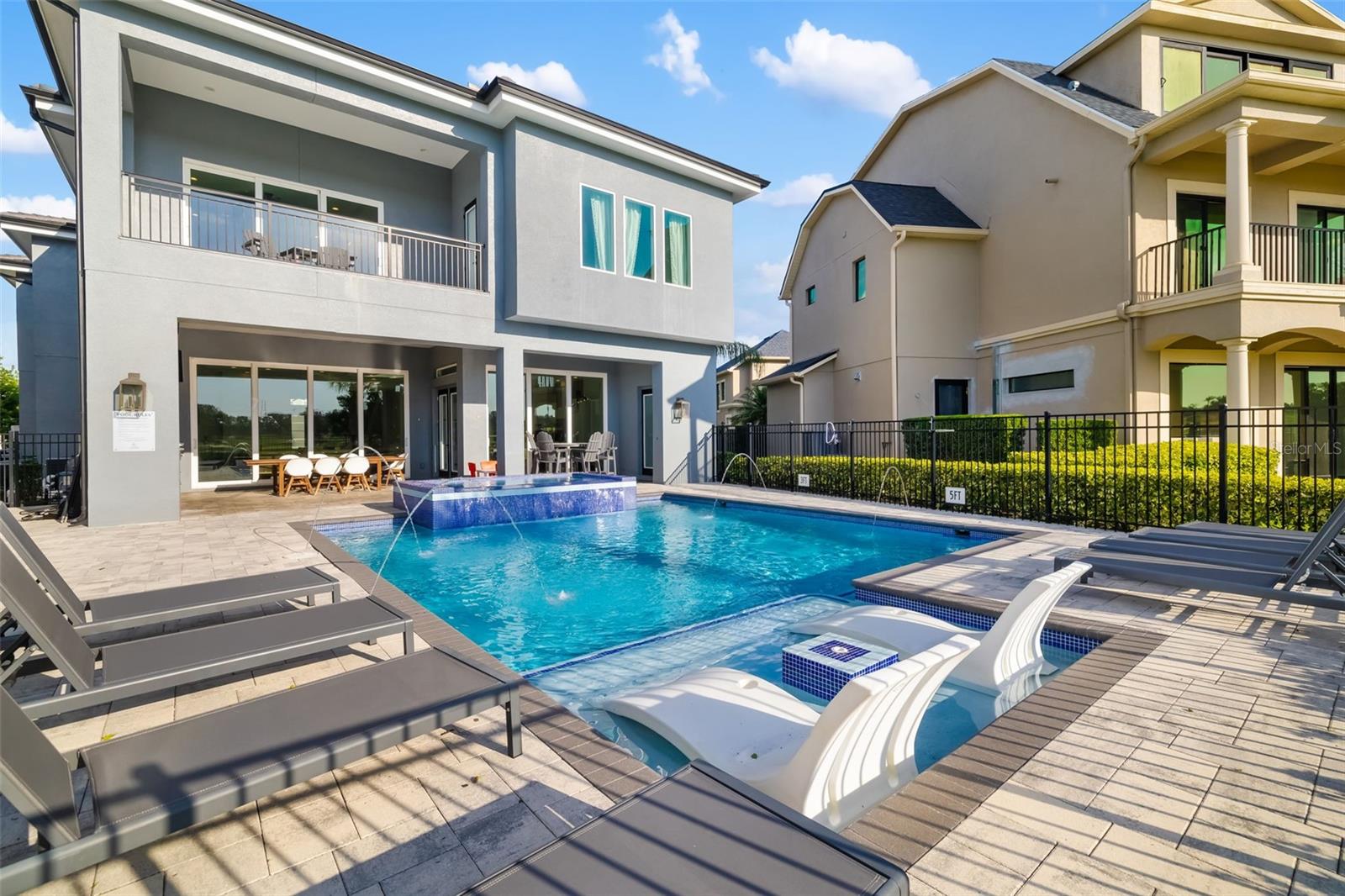 A4650778 Property Photo