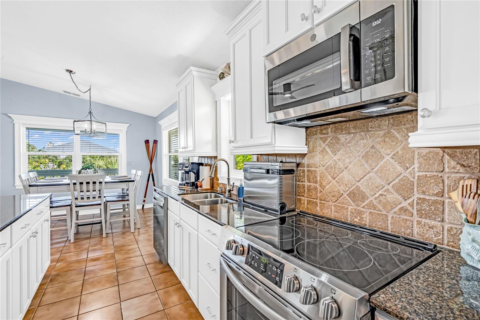 2121 YELLOWTAIL DR, MARATHON, FL, 33050