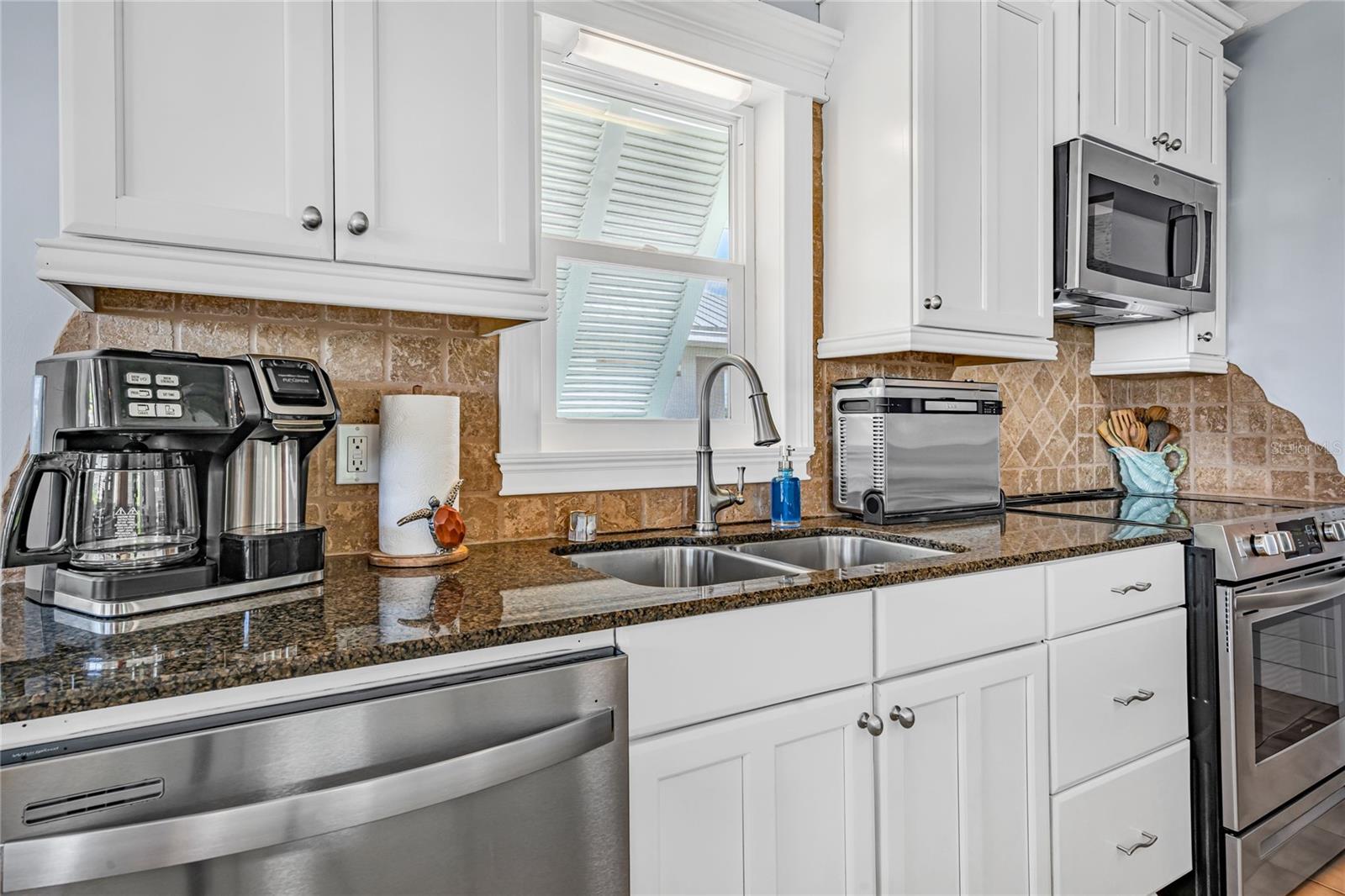 2121 YELLOWTAIL DR, MARATHON, FL, 33050