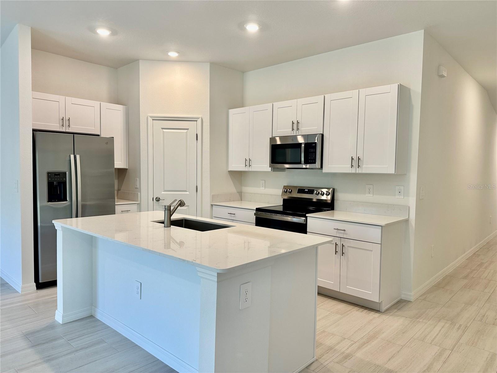 10185 GENTLE RAIN DR, LAND O LAKES, FL, 34638