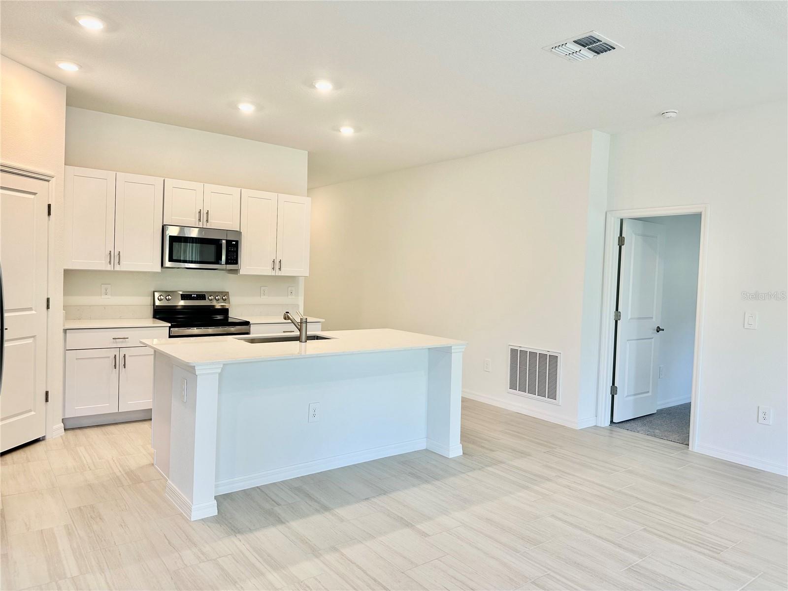 10185 GENTLE RAIN DR, LAND O LAKES, FL, 34638