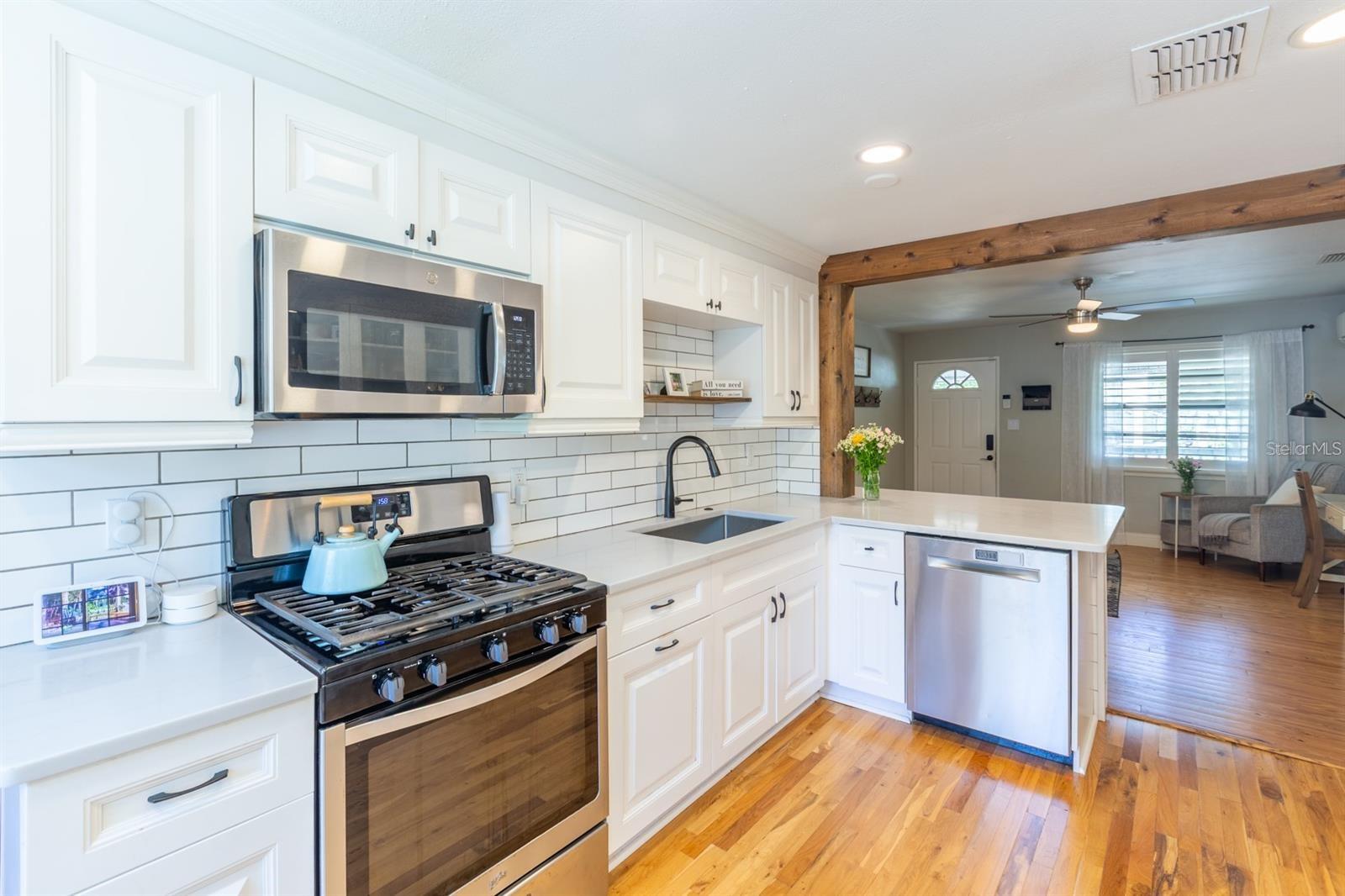 916 MICHIGAN AVE, PALM HARBOR, FL, 34683