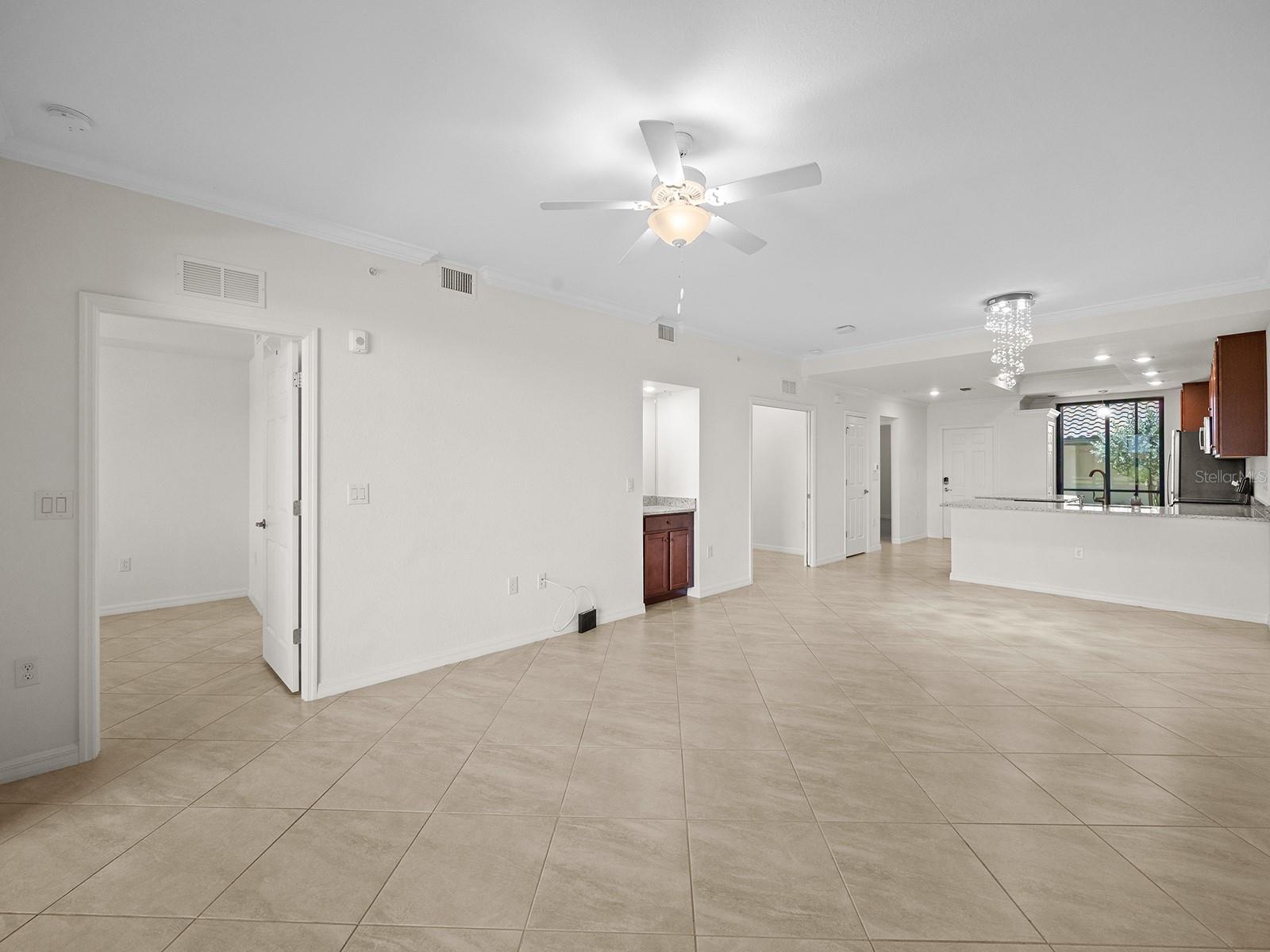 5694 PALMER CIR #105, LAKEWOOD RANCH, FL, 34211