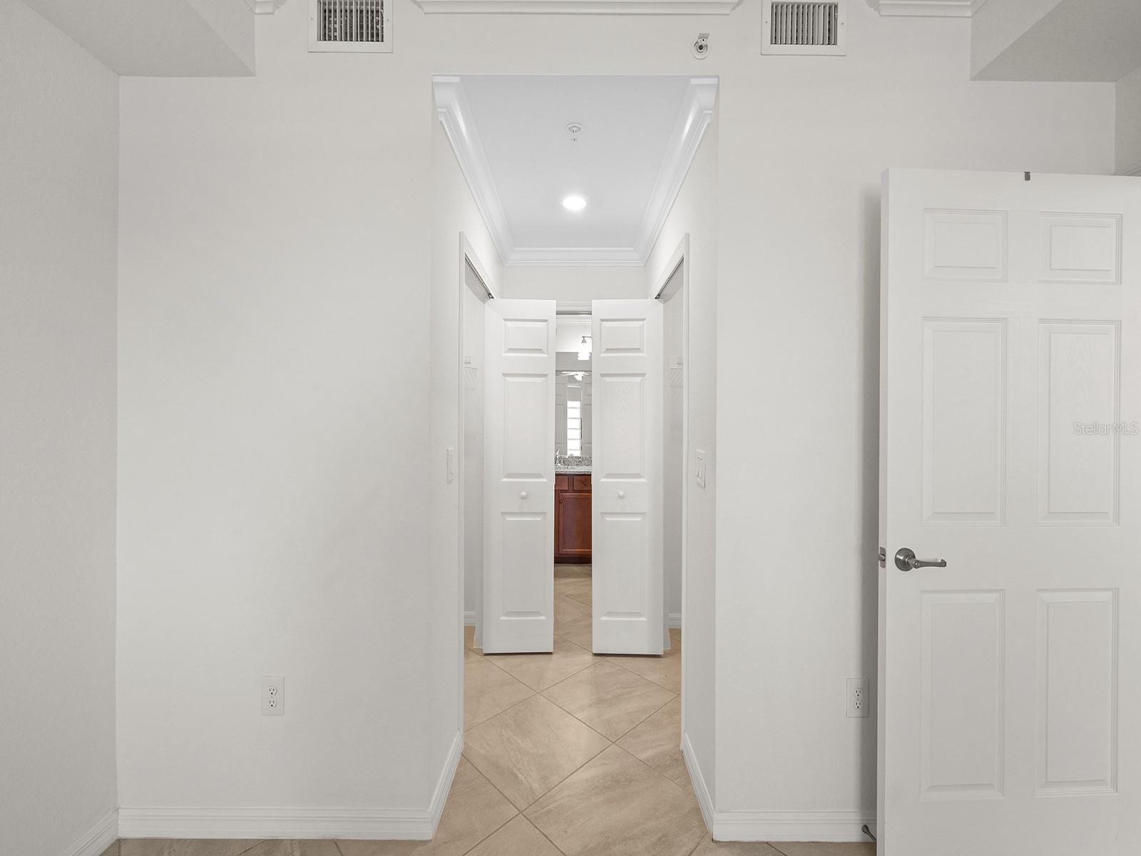 5694 PALMER CIR #105, LAKEWOOD RANCH, FL, 34211