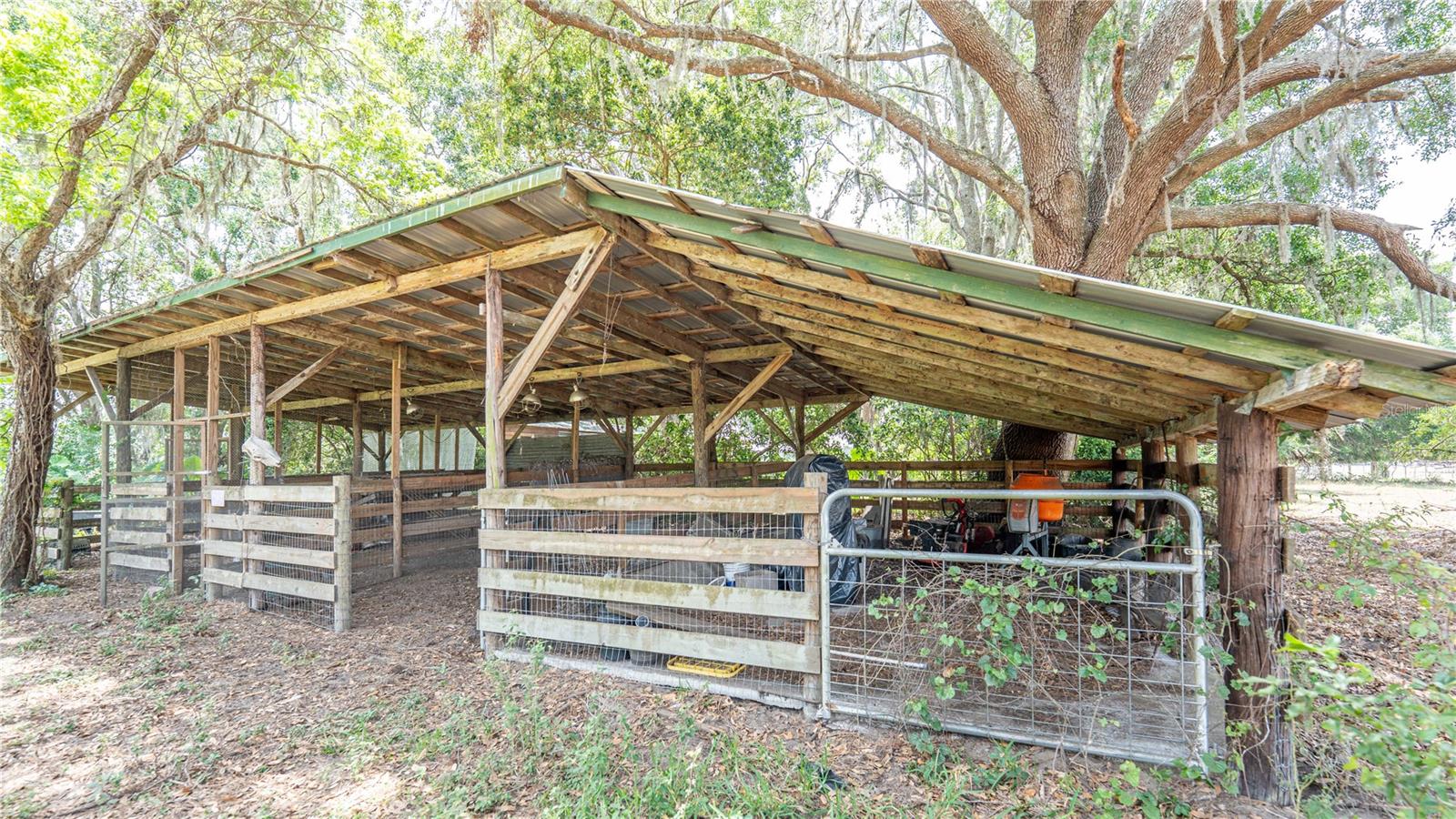 6882 SE 57TH RD, CENTER HILL, FL, 33514