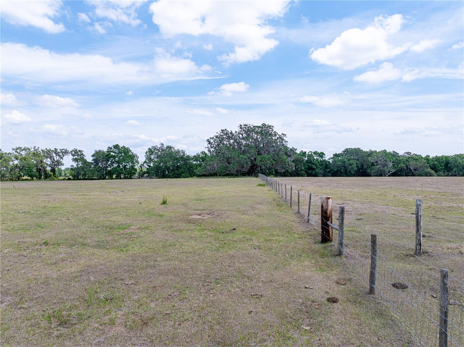 6882 SE 57TH RD, CENTER HILL, FL, 33514