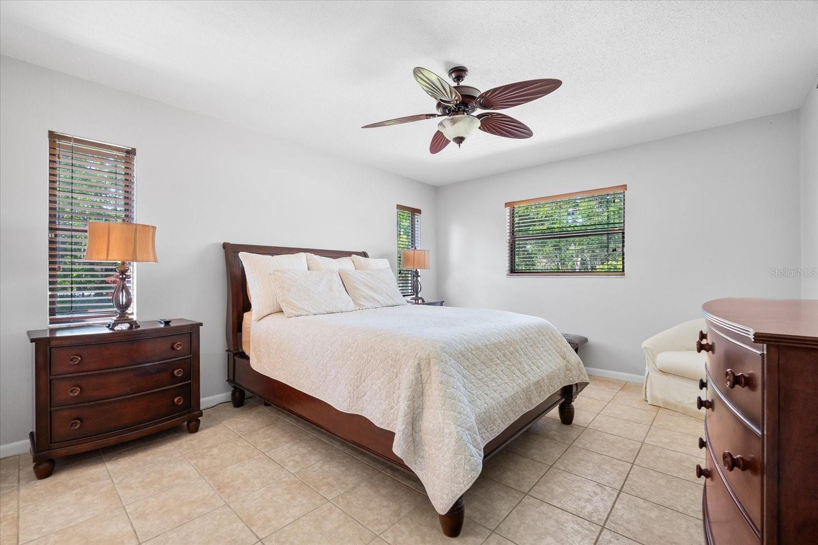 5603 RAVENWOOD DR, SARASOTA, FL, 34243
