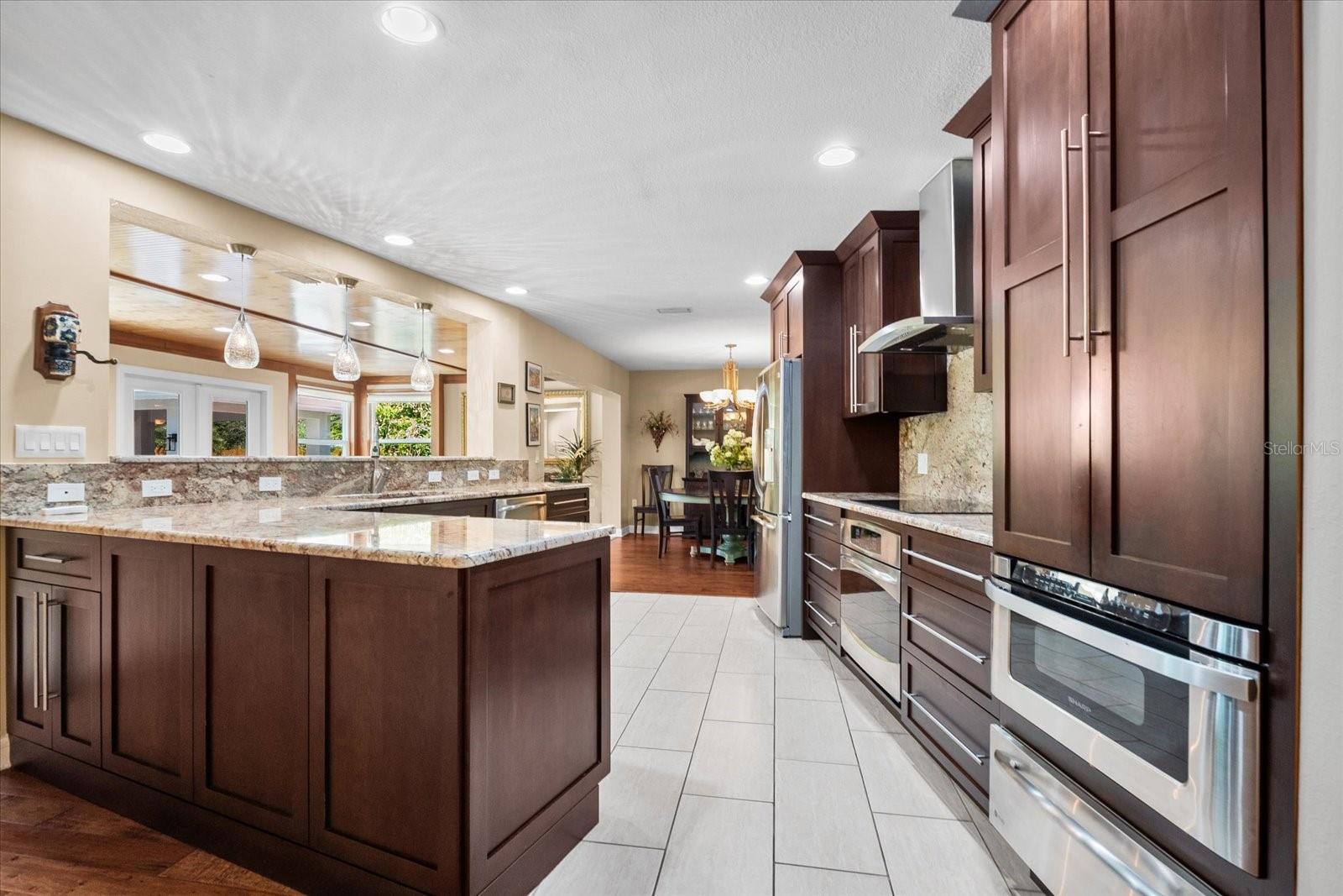 5603 RAVENWOOD DR, SARASOTA, FL, 34243