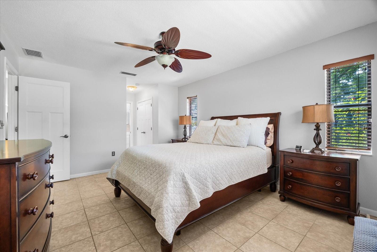 5603 RAVENWOOD DR, SARASOTA, FL, 34243