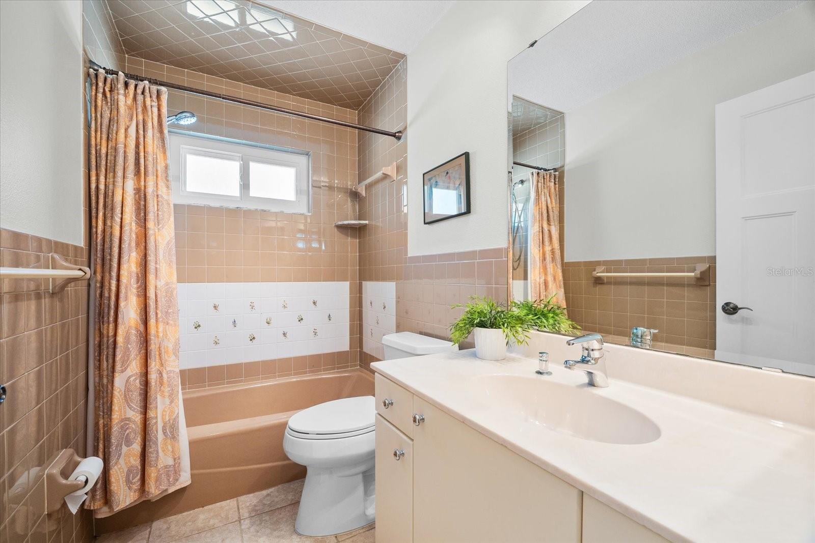 5603 RAVENWOOD DR, SARASOTA, FL, 34243