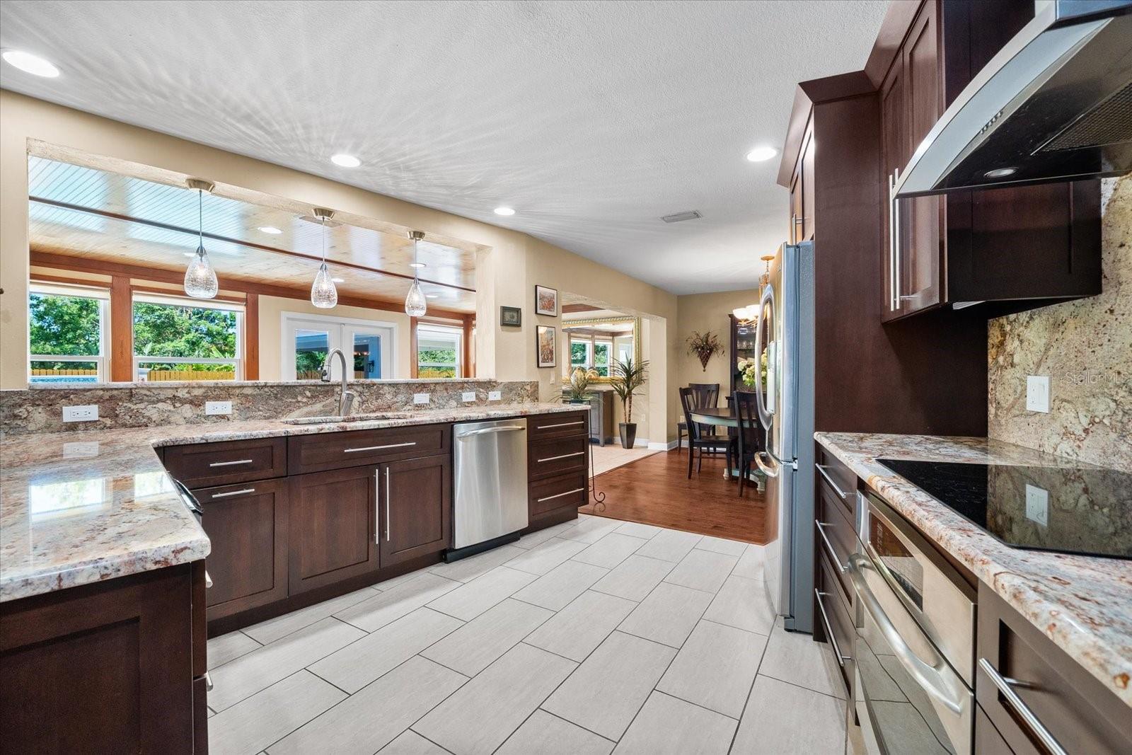 5603 RAVENWOOD DR, SARASOTA, FL, 34243