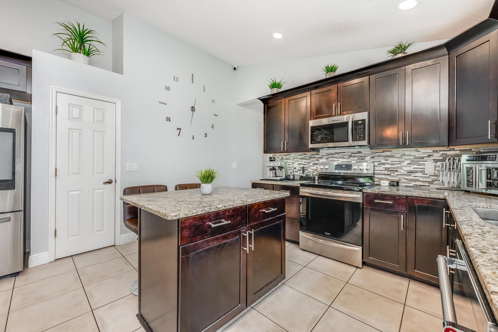 525 HARDWOOD CIR, ORLANDO, FL, 32828